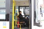 嘉宾试驾装配ZF AMT变速箱的海格客车