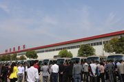 用户参观体验安凯新车
