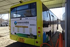 充电中的宇通纯电动公交车