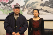 刚果客户刘文国(左)