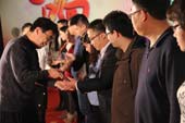 2014年度海外市场推荐客车获奖企业代表领奖
