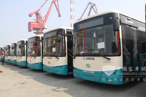 批量装船发往马耳他的金龙客车