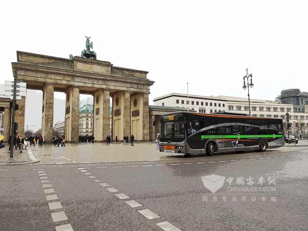 金旅与荷兰合作的全铝纯电动客车行驶在欧洲街头