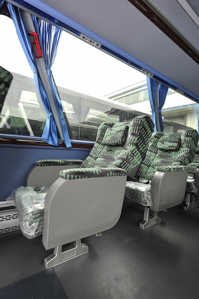 青年客车JNP6127LBEV纯电动客车