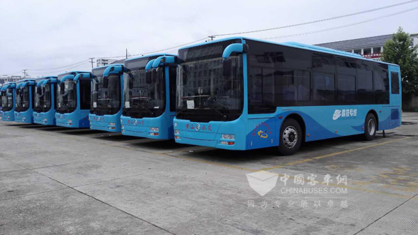 “高铁专线”使用金旅LNG空调公交车