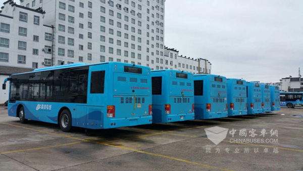 黄山市公共汽车公司内的金旅客车