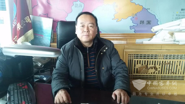 “2015年9月,为了对接高铁通车到珲春,我们公司专门开通了从珲春高铁站发出的三条公交接驳线路,全部采用宇通纯电动客车。目前,宇通纯电动客车在零下20度的情况下表现正常,即使未来最冷的零下30度,相信也完全没有问题。”吉林宇别尔运输集团有限公司(以下简称“宇别尔公司”)董事长兼总经理翟立志说。