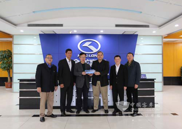 与菲律宾客户签署合作迎海外新年新开局