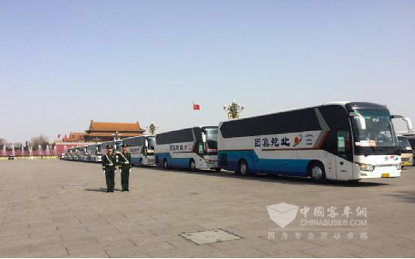 本次两会参与服务的金龙龙威车队