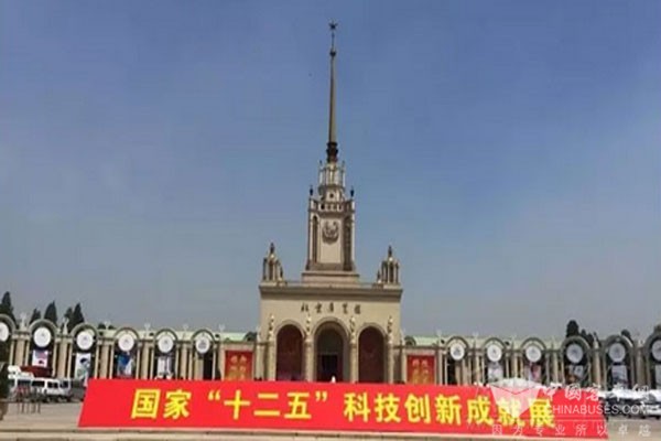 法士特AT变速器参展国家“十二五”成就展