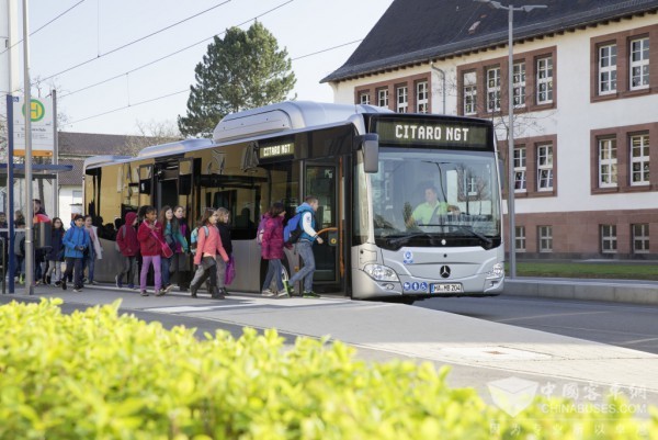 西班牙公交公司EMT订购82辆梅赛德斯-奔驰公交车