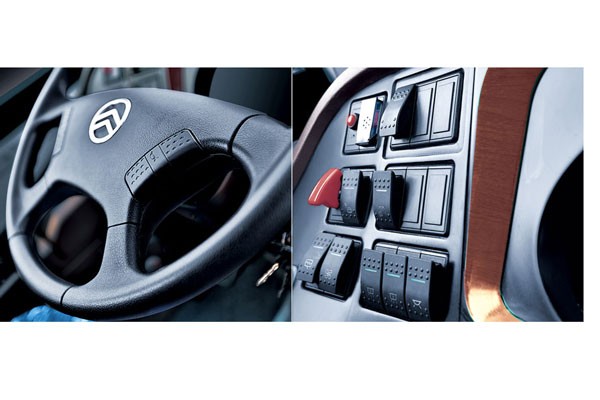 金旅客车XML6907JHEV新锦程