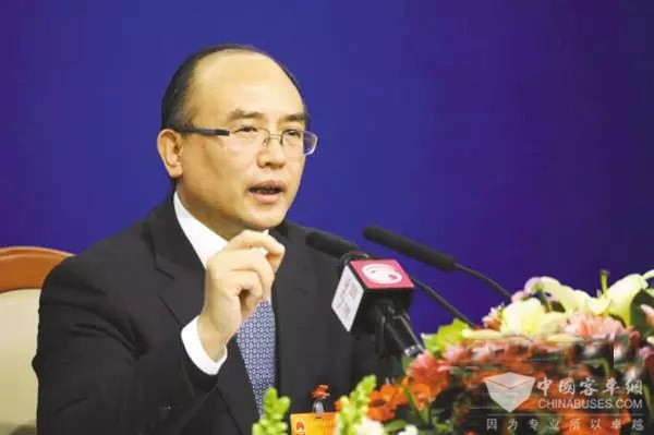 深圳市长：明年1.6万辆公交车全部更换电动车