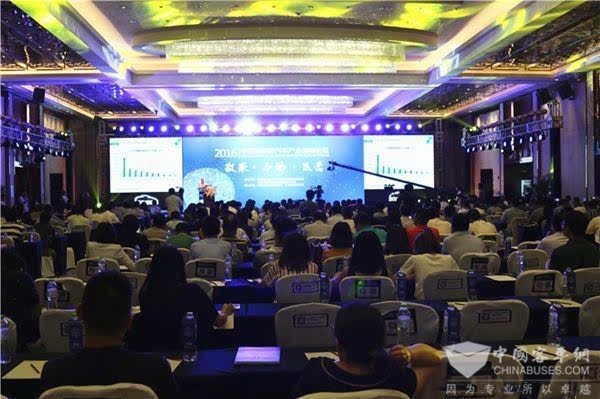 2016中国新能源汽车高峰论坛在京举行