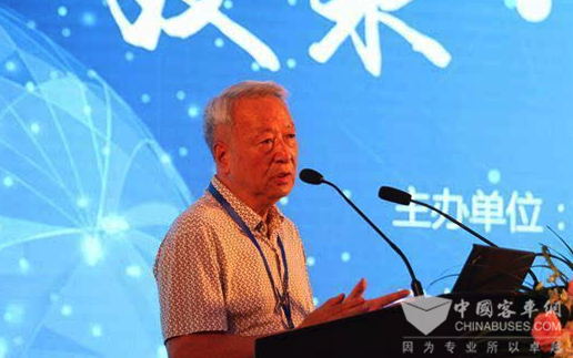 王秉刚：我国新能源汽车发展成绩与问题探讨