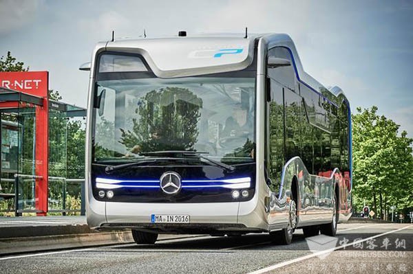 梅赛德斯奔驰与特斯拉力推新电动巴士