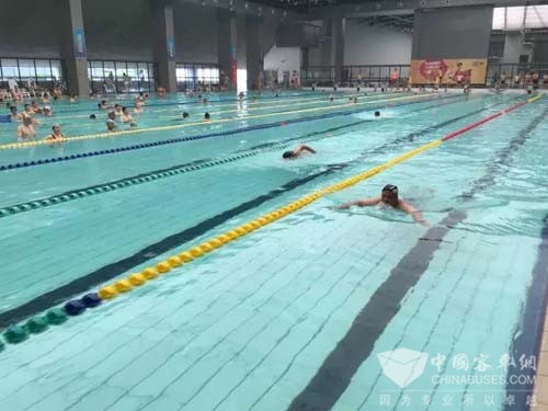 亚星客车举办第五届“亚星杯”游泳比赛及水上嬉乐会