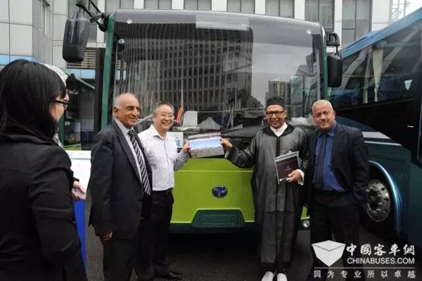  扬子江纯电动客车越洋运抵摩洛哥