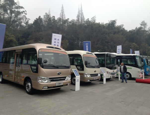 四川现代客车方队
