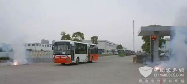 首批安源客车出口非洲