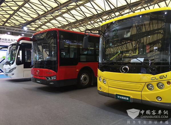 沈阳华龙 客车行业新兵老将征战上海滩