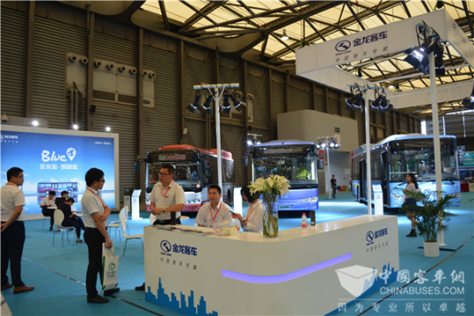 金龙城市之光公交客车点亮上海客车展