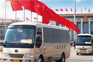 宇通客车连续14年服务全国两会  宇通客车连续14年服务全国两会