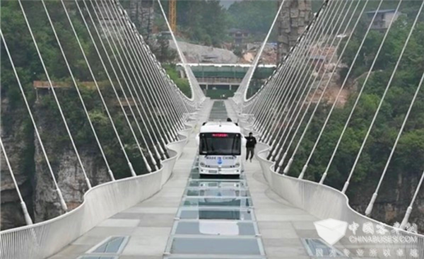 从挑战“世界第一玻璃桥”看安凯无人驾驶技术发展“加速度”