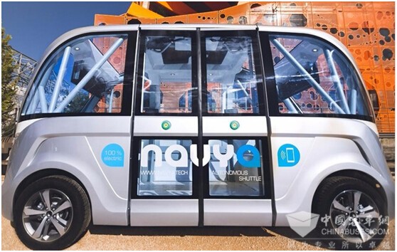 法国无人驾驶公交巴士投入试运营