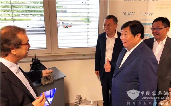 谭旭光率队考察全球新科技