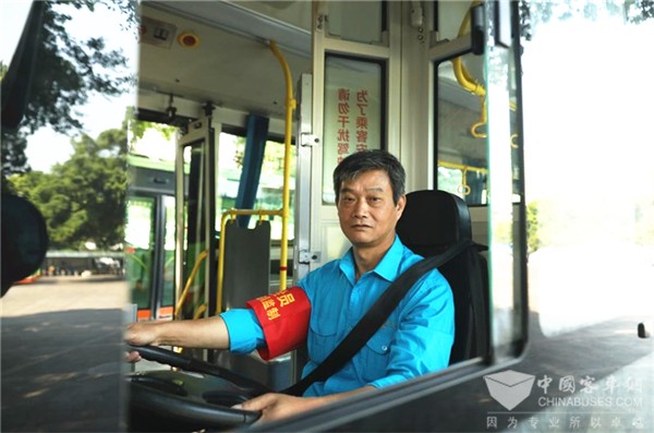 南宁公交娄广凭:坚守公交岗位37年如一日  南宁公交娄广凭:坚守公交岗位37年如一日