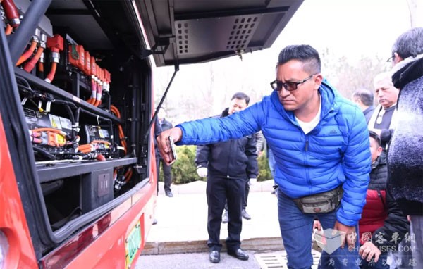 厄瓜多尔6家公交企业到烟台参观考察公交民生项目