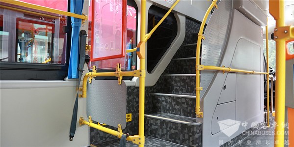 比亚迪BYD6100LSEV5低入口双层公交车(纯电动28-45座)