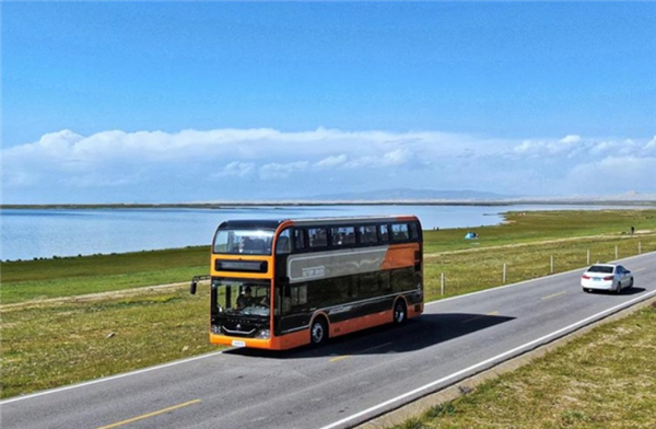 图赏|跟随宇通双层智联公交 邂逅极美青海湖