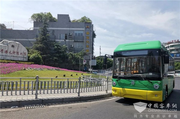 小车身 大眼萌 银隆新能源微循环公交重庆投运