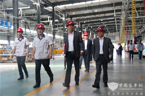 丹东市委领导莅临曙光股份 视察黄海新能源厂区安全生产工作