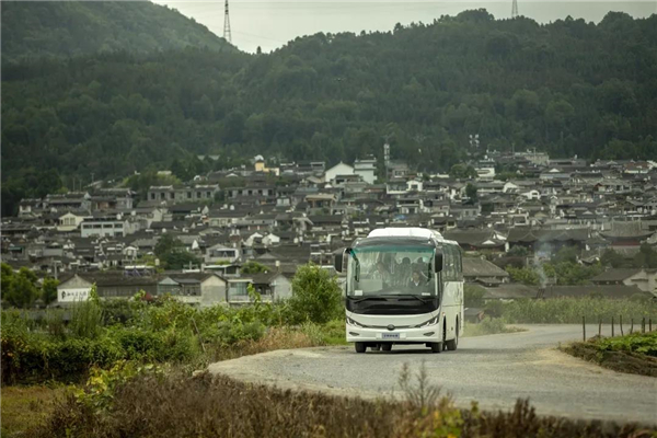 守护你的家和远方！宇通客车出镜《我和我的家乡》 