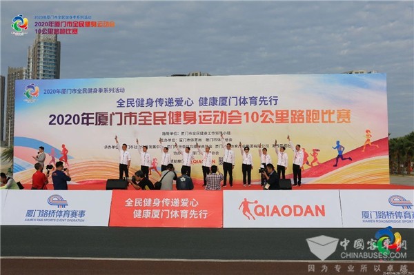 浪漫赛道领跑 代言智慧科技 这个金秋金龙阿波龙“有点忙”！