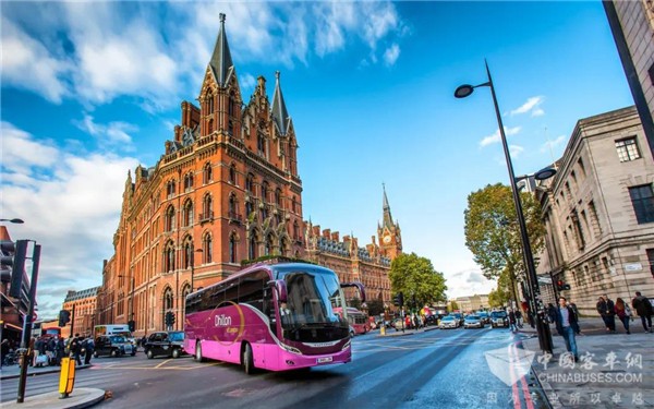 《人民日报》整版报道：中国宇通 善创新者行久远