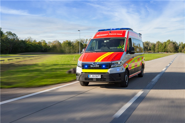 同心同德 共抗疫情 曼恩移动核酸检测车：1小时内即可获得检测结果