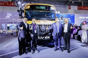 全身硬核黑科技，比同类车型节油10%，欧辉新一代校车颠覆你的想象!  