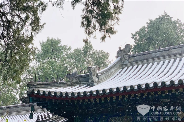 大雪|银隆14米机场摆渡车 等风也等你