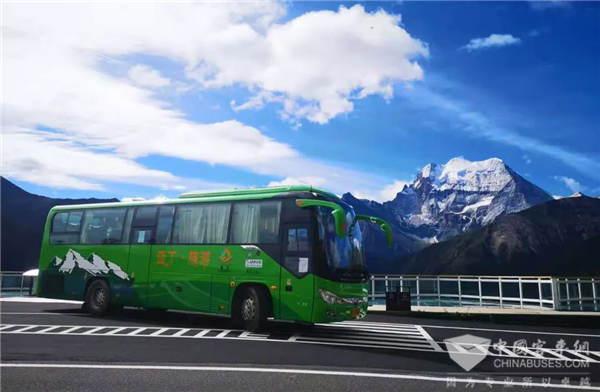 丁真的家乡到底有多美? 宇通陪你去看看