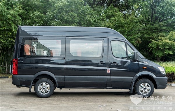 车型品评|苏州金龙9座睿星 定制商旅客运新标杆