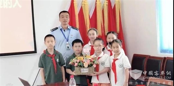 客户风采|无锡“最美公交司机”携手中车“好伙伴”走出不平凡之路