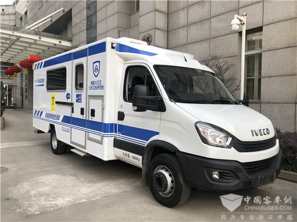 直击防疫痛点难点 依维柯核酸检测车有多“硬核”?