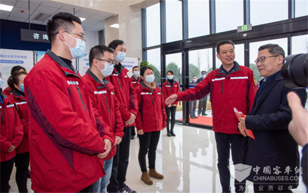 高精度+高速率 依维柯核酸检测车批量交付湘潭疾控中心