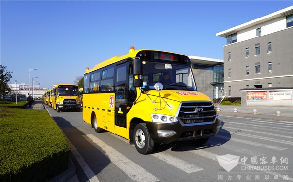 铆足“牛劲儿”开新局 安凯专业校车批量奔赴广西