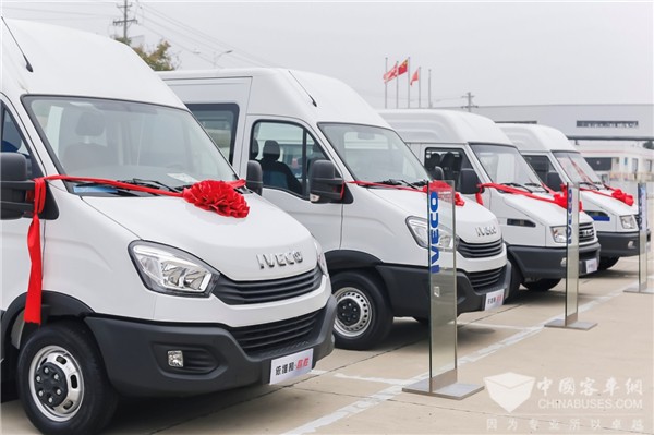 新春开门红！80台依维柯轻客奔赴湖北物流运输一线