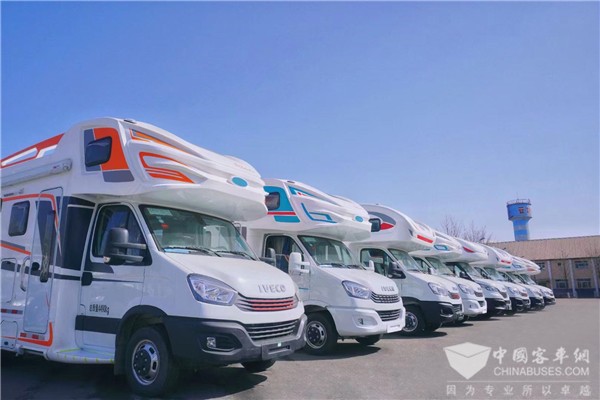 买房车先选好底盘! 北京房车展依维柯底盘斩获订单近300台